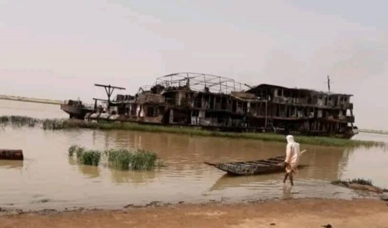 Alors que le Mali fait face aux attaques terroristes multiples ces dernières semaines, la Communauté internationale est restée étrangement silencieuse, suscitant ainsi de nombreuses interrogations et des inquiétudes quant à sa réelle implication dans la résolution de cette crise. Le Mali paie-t-il le prix de sa témérité face aux puissances occidentales ?