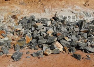 Pour augmenter les revenus de sa mine, le Mali a décidé de suspendre les exportations de lithium jusqu'à nouvel ordre afin de commencer à ravitailler les autres pays en minerai sous forme concentrée dès 2024, ce qui serait beaucoup plus rentable.