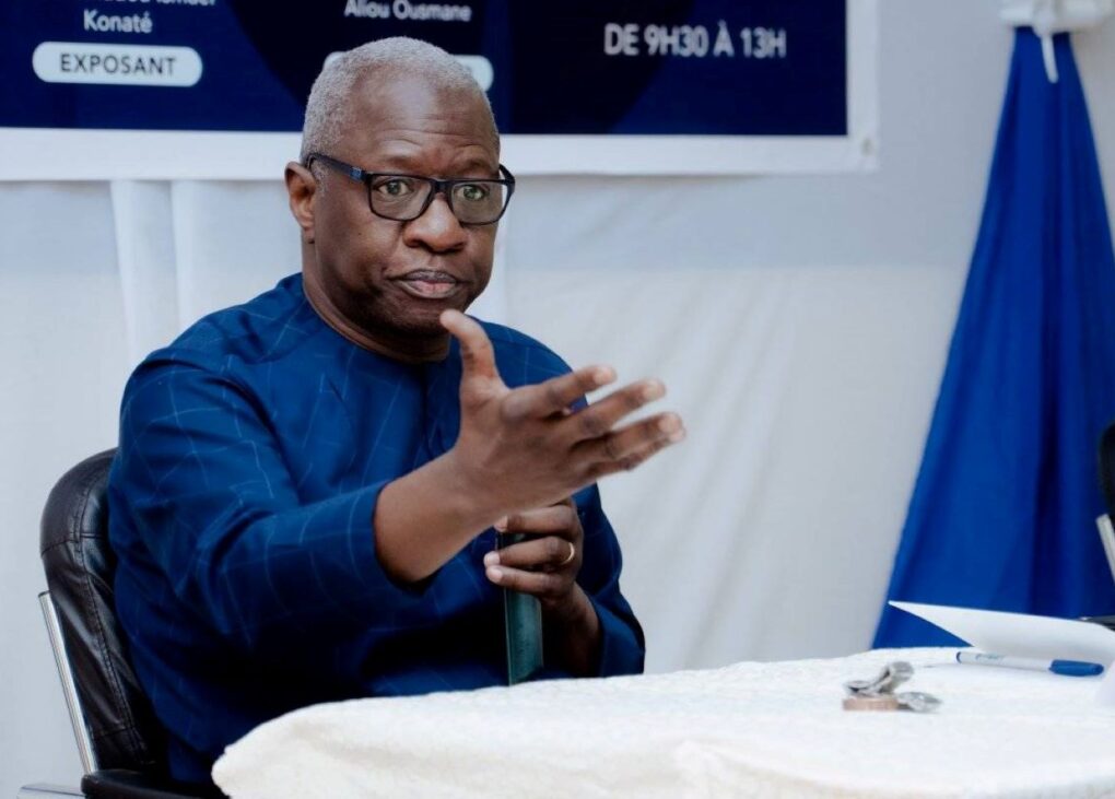 Dans une sortie sur son compte X (ex-tweeter), Maître Mamadou Ismaïla Konaté, ancien ministre de la Justice et des Droits de l’Homme, Garde des Sceaux, réagit à ce que les autorités de la Transition qualifie de « prise en otage » de la Base de données du Recensement Administratif à Vocation d’état civil (RAVEC) par la société française IDEMIA.