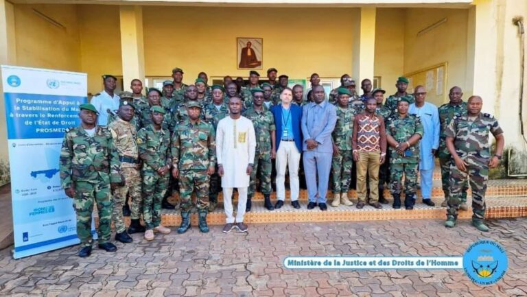 L'objectif global de cette formation est de doter le personnel pénitentiaire des compétences essentielles pour une gestion efficace du logiciel AGIDERM, tout en leur fournissant des compétences de base en informatique. Parmi les objectifs spécifiques, citons le renforcement des compétences en Microsoft Excel, Access et Word, l'apprentissage de l'utilisation d'Internet et des e-mails, ainsi que la sensibilisation au système AGIDERM.