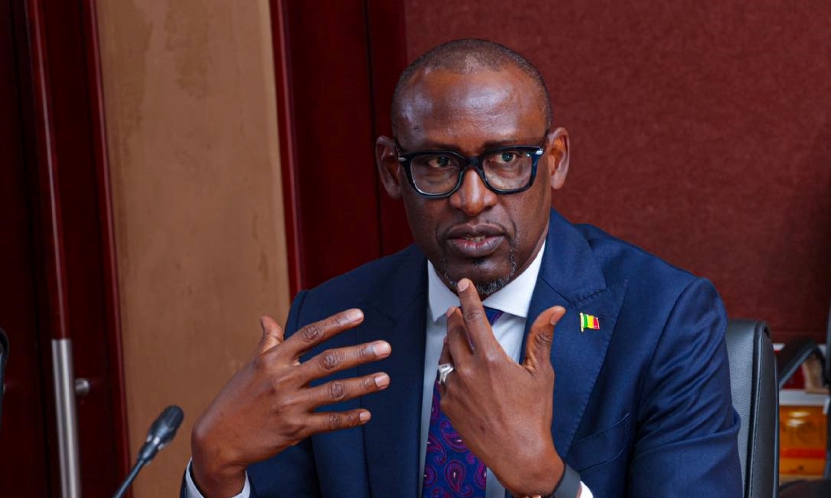 Le Ministère exprime son étonnement et dénonce l'action unilatérale de la MINUSMA, contraire à l'esprit de coordination et de collaboration voulu entre les deux Parties dans le cadre du processus de retrait de la Mission et non conforme au plan de retrait convenu, en ce qui concerne le camp de Kidal.