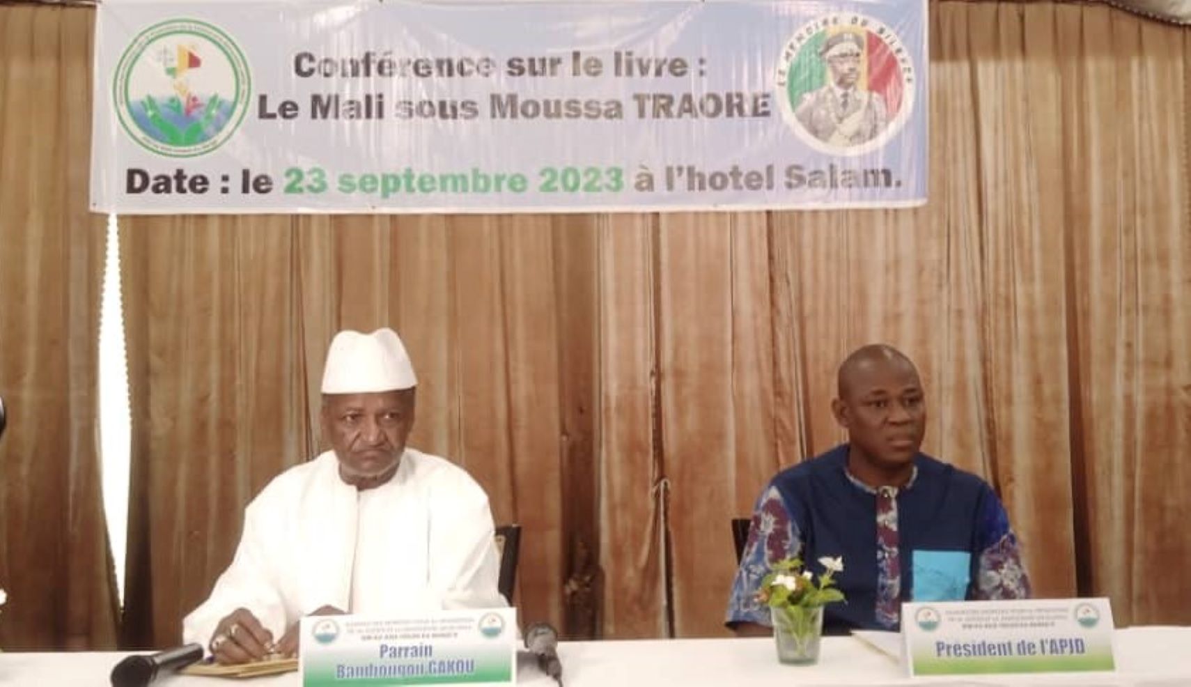 Il a également souligné que Moussa Traoré était un patriote exemplaire, un artisan de la paix, un bâtisseur, et surtout un libérateur. Il a évoqué ses réalisations, notamment la construction de la grande mosquée et de salles de conférence en tant que lieux de construction de la paix. Il a rappelé l'importance accordée à la production d'énergie à grande échelle, symbolisée par les barrages de Selingué et de Manantali.