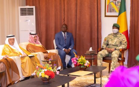 Les deux nations entretiennent déjà des relations de coopération solides. C'est dans ce contexte que le Royaume d'Arabie Saoudite a sollicité le soutien du Gouvernement malien pour deux projets majeurs : l'Exposition prévue en 2030 et l'organisation de la Coupe du monde en 2034. De plus, le Royaume a exprimé le désir de voir le Président de la Transition participer aux activités du premier sommet Afrique-Arabie saoudite