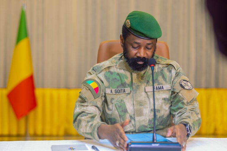 Les projets de texte adoptés créent l’Inspection de la Jeunesse, des Sports et de la Construction citoyenne avec pour mission d’assurer le contrôle et de veiller au respect et à l’application des dispositions législatives et règlementaires, notamment celles relatives à la gestion administrative, financière et matérielle par les services et organismes relevant du Ministère en charge de la Jeunesse, des Sports et de la Construction citoyenne.