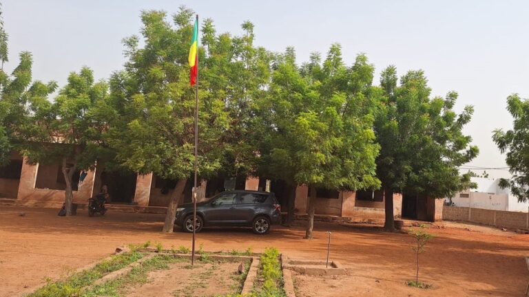 Actuellement, les écoles privées traversent une phase critique de leur existence en raison de la nouvelle politique gouvernementale qui accorde la priorité aux écoles publiques nationales afin de réduire les dépenses de l'État. Le déclin de plusieurs écoles privées, qui n'ont plus accueilli d'élèves du gouvernement depuis plusieurs années, est manifeste.