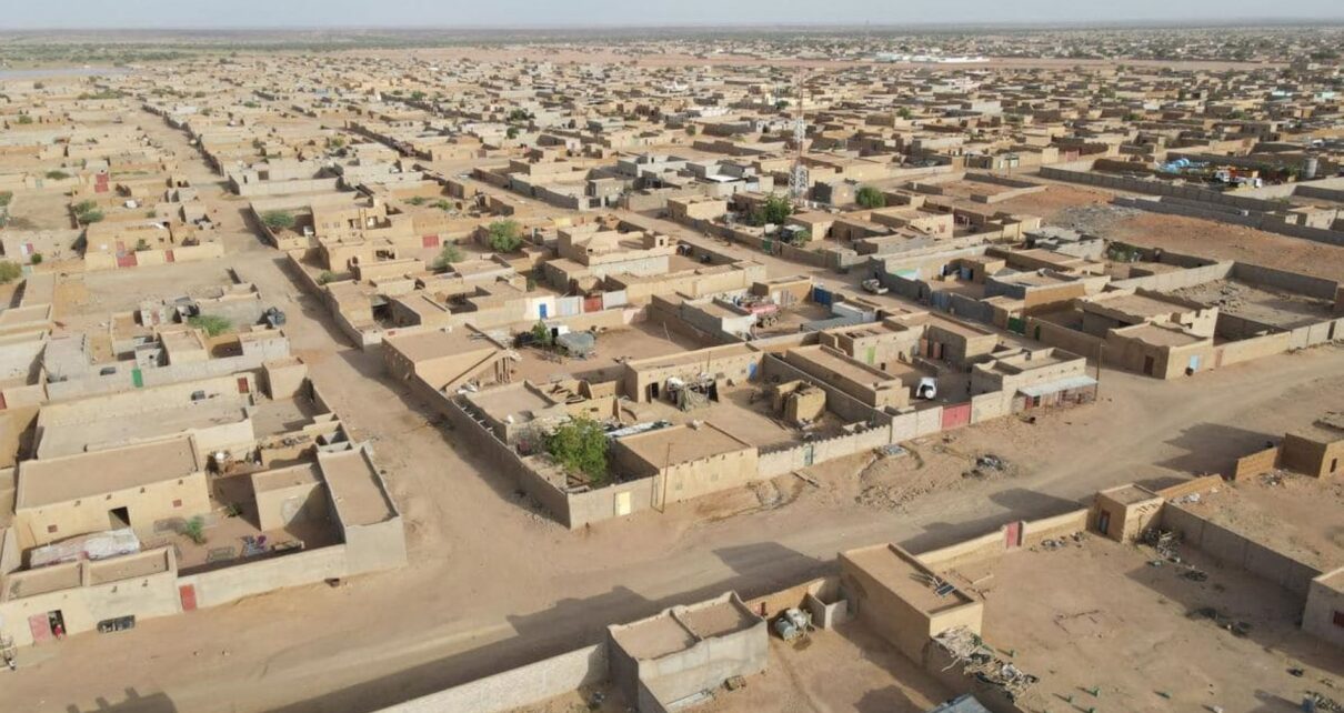 La ville de Kidal au Mali est secouée par l'horreur après la macabre découverte d'un charnier. Le Procureur de la République du Pôle Judiciaire Spécialisé en matière de Lutte contre le Terrorisme et la Criminalité Transnationale Organisée, Amadou Bocar Touré, a annoncé l'ouverture immédiate d'une enquête pour faire la lumière sur ces actes abominables.