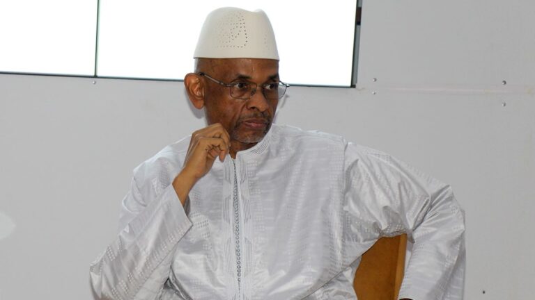 La première étape de cette nouvelle ère de travail a été marquée par l'installation du nouveau bureau du CNPM, présidé par Mossadeck Bally. Cette initiative a été suivie par la création de cinq groupes de travail spécialisés dans des domaines clés tels que l'énergie, le transport/infrastructures/désenclavement, les ressources humaines, le financement et la fiscalité. Plus d'un an après le lancement de ces groupes de travail, la cérémonie d'aujourd'hui a été l'occasion tant attendue de présenter les résultats concrets de leurs travaux.