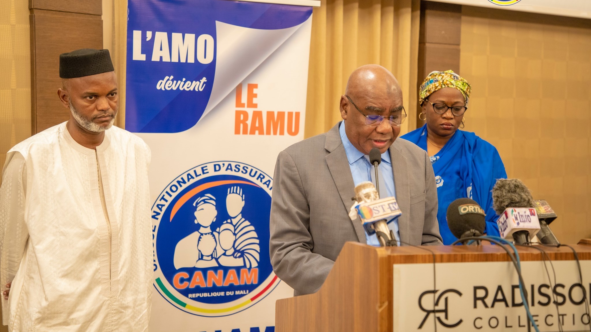 Cette 6ème édition de la journée CANAM articulée autour du thème : « L’unité d’action syndicale pour une prescription rationnelle et une bonne gestion des feuilles de soins » avait essentiellement pour but d’informer et sensibiliser les participants (personnel des organismes de prévoyance sociale, les prescripteurs, les membres des ordres professionnels de santé et le public) à faire de la prescription rationnelle et la gestion adéquate des feuilles de soins, leur fer de lance dans le cadre de l’Assurance Maladie au Mali.et ce, pour la pérennité du régime.