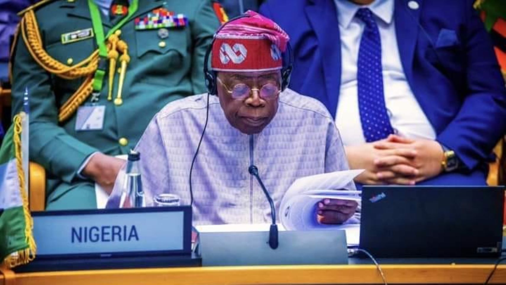Le président en exercice de la CEDEAO a vivement critiqué "la tentative de certains pays sous régime militaire de créer une Alliance des États du Sahel". Néanmoins, Tinubu a réaffirmé que la CEDEAO est toujours déterminée à renouer le dialogue avec les pays sous régime militaire, "sur la base de plans de transition réalistes et courts qui peuvent assurer la démocratie et la bonne gouvernance". Il a souligné la disposition de la CEDEAO à fournir un soutien technique et matériel en vue de la réalisation de ces objectifs stratégiques.