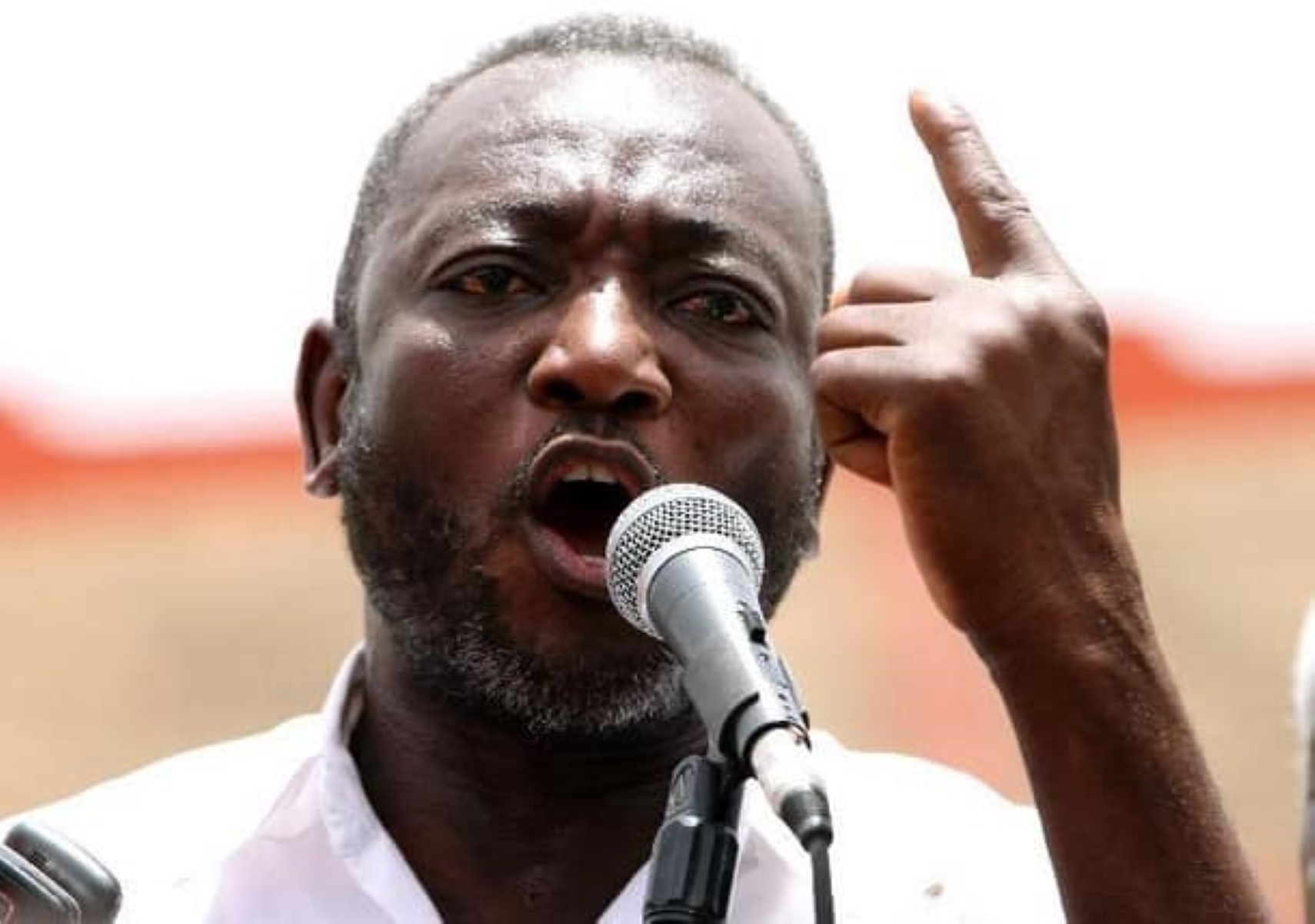 Certains analystes politiques considèrent Dr Oumar Mariko comme « un homme qui refuse de s'incliner devant le pouvoir en place », tandis que d'autres le voient comme « un opportuniste cherchant à capitaliser sur les failles de la gestion de la transition ». La politique, déjà complexe, semble s'embrouiller davantage avec cette nouvelle dynamique introduite par Dr Mariko.