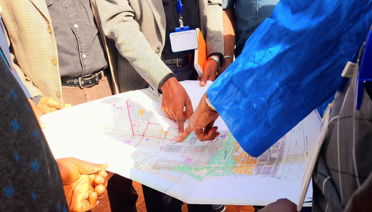 Cette décision, basée sur le rapport du ministre de l’Urbanisme, de l’Habitat, des Domaines, de l’Aménagement du Territoire et de la Population, vise à améliorer l'efficacité du service et à surmonter les difficultés rencontrées par les deux entités depuis leur création en 2017.