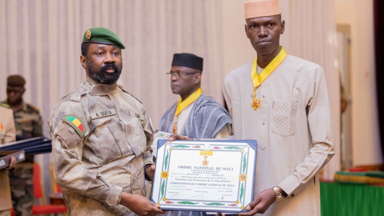 Au total, quatre ordres de médailles ont été décernés au cours de cette cérémonie : le grade de la dignité de Grand officier de l’Ordre national, de Commandeur de l’Ordre national, d’Officier de l’ordre national et celui de Chevalier de l’ordre national.