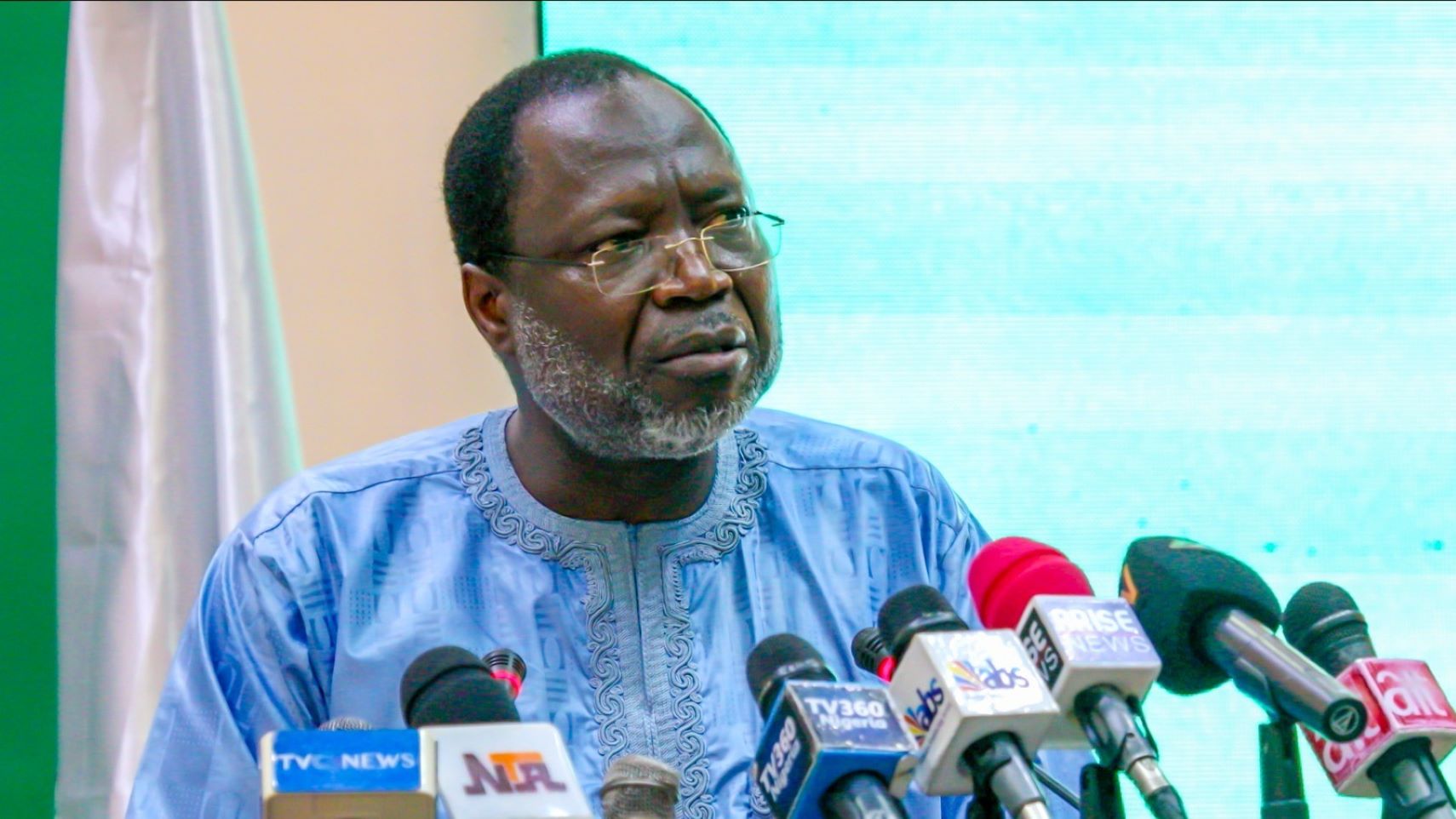 Dans le même temps, la CEDEAO a réagi à cette annonce par le biais d'un communiqué officiel, réaffirmant que le Burkina Faso, le Mali et le Niger demeurent des membres essentiels de l'organisation. La Commission de la CEDEAO a souligné son engagement à trouver une solution négociée à l'impasse politique dans ces pays, tout en déclarant n'avoir pas encore reçu de notification formelle directe concernant leur intention de se retirer de la Communauté.