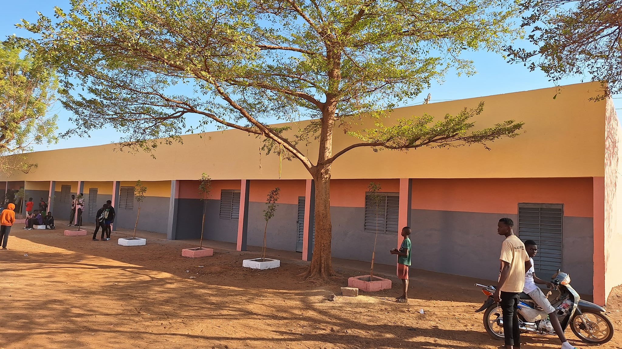 L'objectif principal est de "refonder" le système éducatif. C'est l'occasion pour les représentants des régions, du district de Bamako et des missions diplomatiques de confronter leurs consensus respectifs à travers des discussions et des débats, en vue de dégager un consensus national sur les orientations de la refondation du système éducatif au Mali.