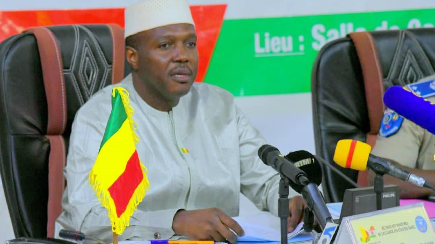 D’une organisation d’intégration, la CEDEAO est devenue une Organisation de désintégration aux mains de puissances hostiles aux intérêts des Peuples de l’Afrique de l’Ouest, à travers, notamment, des sanctions illégales, illégitimes et inhumaines, et qui d’ailleurs sont toujours en cours contre le Peuple du Niger, dont nous saluons à nouveau la résilience.