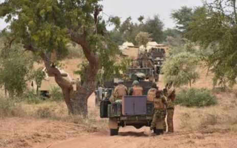 L'opération de récupération, qui s'est déroulée ce samedi 24 février 2024, a été menée avec succès par une reconnaissance offensive des forces maliennes. Cela a permis de retrouver le véhicule en question, un « Hilux immatriculé BY 3390 MD, appartenant à l'ONG SWEED Mali ».