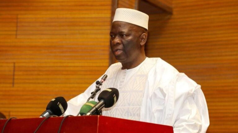 Lors de son allocution, le président de la Chambre de Commerce et d'Industrie du Mali a invité les commerçants, les opérateurs ainsi que les dirigeants de banques à « œuvrer pour préserver le tissu économique malien en ce tournant décisif de l'histoire du pays ».