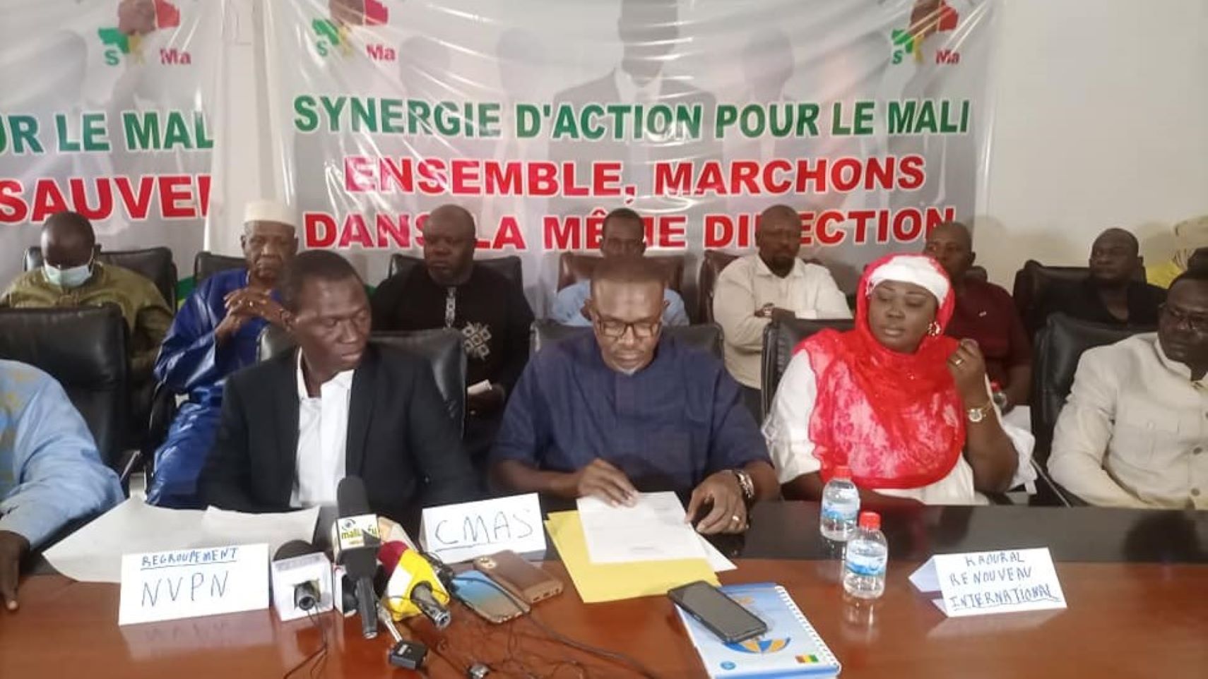 Cette coalition se veut le porte-voix des aspirations du peuple malien et propose une alternative urgente à la gestion actuelle de la transition. « Il s'agit dorénavant et dans l'urgence de sauver le pays en danger avec la gestion des Autorités de Transition qui ont montré leurs limites », lit-on dans la déclaration.