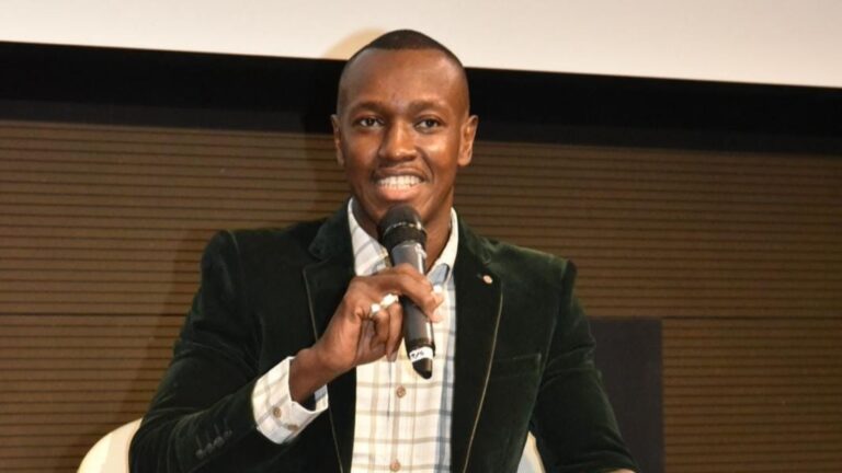 Dans une récente déclaration, Tiefing Sissoko, Docteur en Sciences de l’Education, Enseignant-chercheur à l’Université des Lettres et Sciences humaines de Bamako, et Enseignant à l’Université de Paris-Esr-Crétell, a vivement critiqué l'efficacité de l'Accord pour la Paix et la Réconciliation issu du processus d'Alger, affirmant sans ambages que cet accord est désormais "caduc" et "ne sert plus à régler nos problèmes".