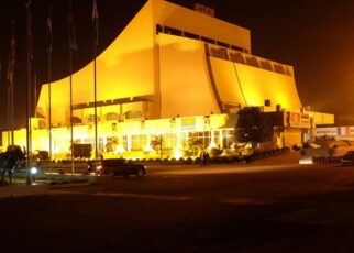 Véritable temple des grands événements au Mali, à en croire le ministre Andogoly Guindo, le CICB demeure sans conteste la vitrine de l'hospitalité légendaire malienne. Plus qu'un palais des congrès, le CICB abrite depuis plus de trois ans, le siège de l'une des plus grandes institutions du pays, dont le Conseil National de Transition (CNT).