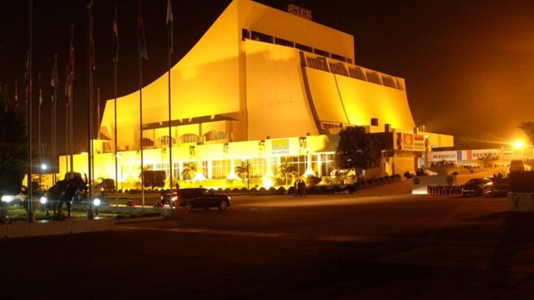 Véritable temple des grands événements au Mali, à en croire le ministre Andogoly Guindo, le CICB demeure sans conteste la vitrine de l'hospitalité légendaire malienne. Plus qu'un palais des congrès, le CICB abrite depuis plus de trois ans, le siège de l'une des plus grandes institutions du pays, dont le Conseil National de Transition (CNT).
