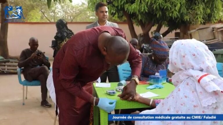 Selon le Dr. Bandiougou Amadou Traoré, médecin chef du CMIE Faladiè, cette initiative, lancée par la DPASS avec le soutien de la direction générale de l'INPS, visait à faire connaître le centre, en activité depuis plus de 20 ans, et à permettre à la population de prendre les dispositions nécessaires en termes de santé pour passer un bon mois de ramadan. De plus, l'objectif était d'informer la population sur l'existence d'un régime d'assurance volontaire dédié aux travailleurs de profession libérale.