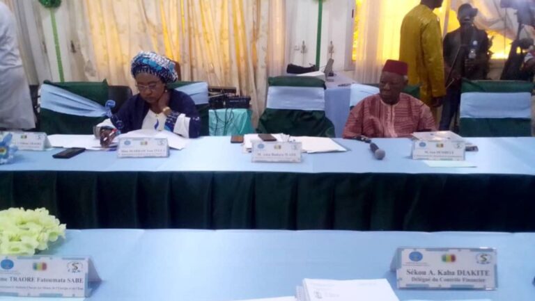 Concernant les ambitions pour 2024, les administrateurs du LNS sollicitent un appui multiforme pour un projet de budget réaliste arrêté en recettes et en dépenses à la somme de 872 420 663 FCFA contre 1 082 088 000 FCFA en 2023, soit une diminution de 19,38%