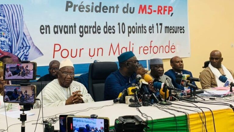 Les figures de proue de cette dissidence sont Me Mountaga Talla, imam Oumarou Diarra, Jeamille Bittar et Paul Ismaël Boro. Ces derniers ont révoqué, le 5 mars 2024, le Premier ministre Choguel Kokalla Maïga de son fauteuil de Président du CS M5-RFP, après ‘’l’expiration du délai’’ de 72 heures ‘’qui lui a été imparti pour ramener la cohésion et la sérénité au sein du M5-RFP’’.