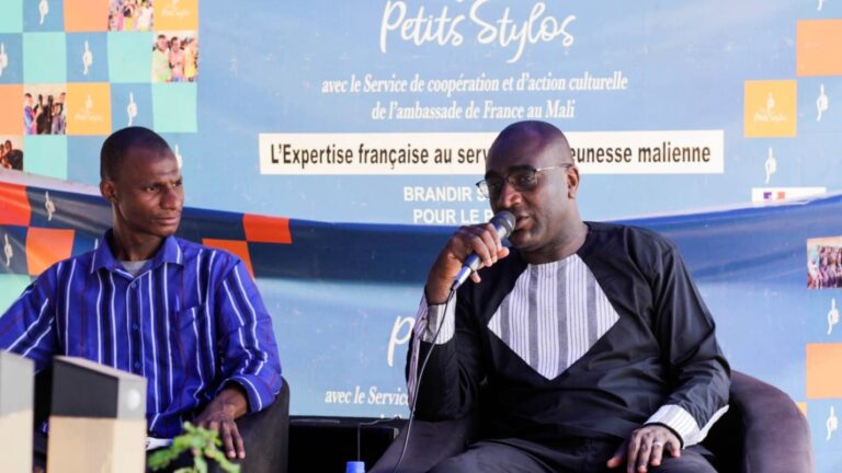 L'une des notions fondamentales discutées lors de cette conférence était la définition même du terme « affaire ». Selon Cheick Oumar Soumano, ce concept, bien que souvent ‘’trivial’’, revêt une importance cruciale dans le monde des affaires. Il a souligné qu'une ‘’affaire légale’’ est essentielle pour éviter les écueils tels que ‘’le blanchiment d'argent ou l'escroquerie’’, tout en mettant en avant la nécessité pour les entrepreneurs de ‘’se formaliser et de se conformer aux réglementations en vigueur’’, notamment en obtenant les documents nécessaires tels que ‘’le registre de commerce et le numéro d'identification fiscale (NIF)’’.
