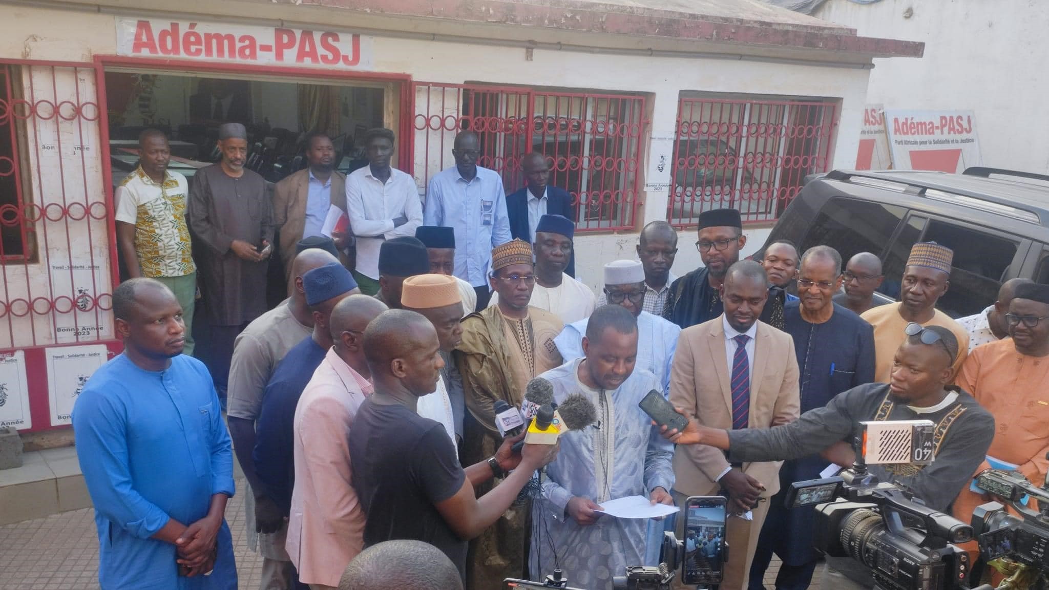 « Nous utiliserons toutes les voies légales et légitimes pour le retour de notre pays à l'ordre constitutionnel normal et dans le concert des Nations, gage de la stabilité politique et du développement durable », déclare la coalition dans sa déclaration.