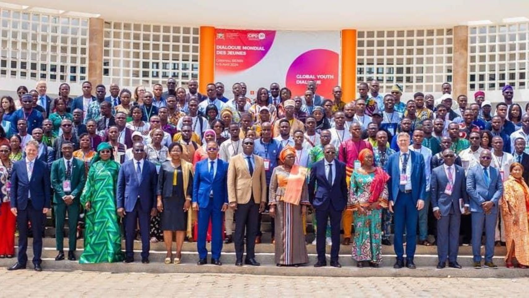 Le forum a fourni une plateforme unique pour l'échange d'idées et d'expériences, permettant à la CEDEAO de présenter ses initiatives visant à amplifier la voix des jeunes à travers des webinaires innovants et des discussions interactives. « Nous opérons dans une région confrontée à une myriade de défis - du chômage et de la sécurité au terrorisme. Il est impératif pour nous d'aborder ces problèmes de front, et les jeunes sont des partenaires cruciaux dans cette entreprise. » SOW SARR a souligné.