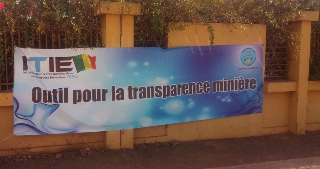 Depuis son adhésion à l'ITIE en 2007, le Mali a publié quinze rapports ITIE, couvrant autant d'années fiscales. Malgré les crises récurrentes, ces rapports ont démontré une amélioration progressive de la transparence, fournissant des données économiques et contextuelles sur le secteur extractif, telles que le contenu local, le développement communautaire, et les statistiques de production et d'exportation des minerais.