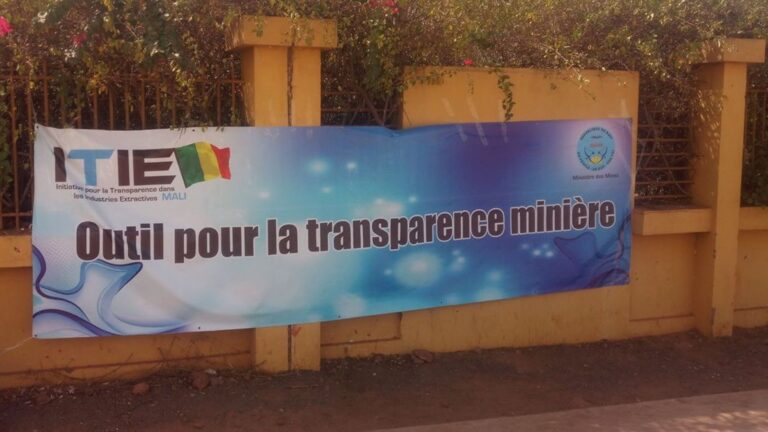 Depuis son adhésion à l'ITIE en 2007, le Mali a publié quinze rapports ITIE, couvrant autant d'années fiscales. Malgré les crises récurrentes, ces rapports ont démontré une amélioration progressive de la transparence, fournissant des données économiques et contextuelles sur le secteur extractif, telles que le contenu local, le développement communautaire, et les statistiques de production et d'exportation des minerais.