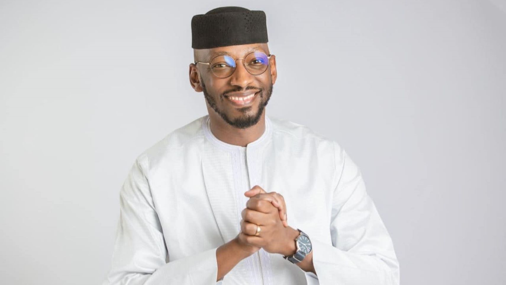 Selon lui, cette mesure compromet l'inclusivité du dialogue en fragilisant les acteurs politiques, qui devraient pourtant jouer un rôle central dans ce processus. "Un Dialogue Inter-Malien authentique doit impliquer les parties prenantes réelles, celles qui ont des différends à résoudre", déclare-t-il.