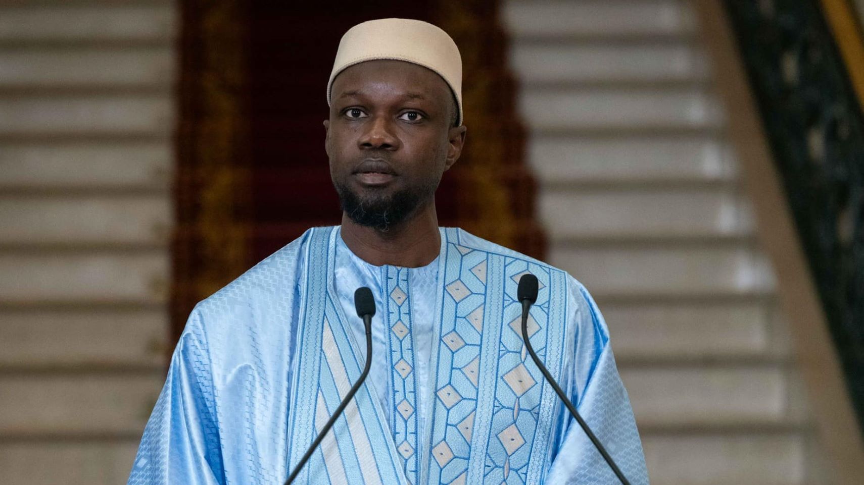 Sur proposition du Premier Ministre, Ousmane Sonko, un gouvernement constitué de 25 ministres et de 5 secrétaires d'État a été constitué ce vendredi 5 avril 2024, comme l'a annoncé le Secrétaire général de la Présidence de la République, Oumar Samba Ba.