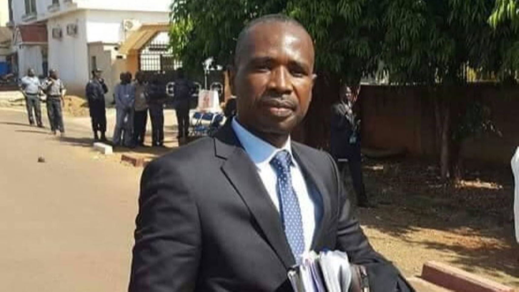 La première recommandation inquiétante porte sur l'élévation de 6 officiers supérieurs de l'armée au grade de Général, la seconde sur la proposition d'une fourchette de 2 à 5 ans pour la durée de la transition, la suscitation de la candidature du Président de la transition pour les élections à venir.