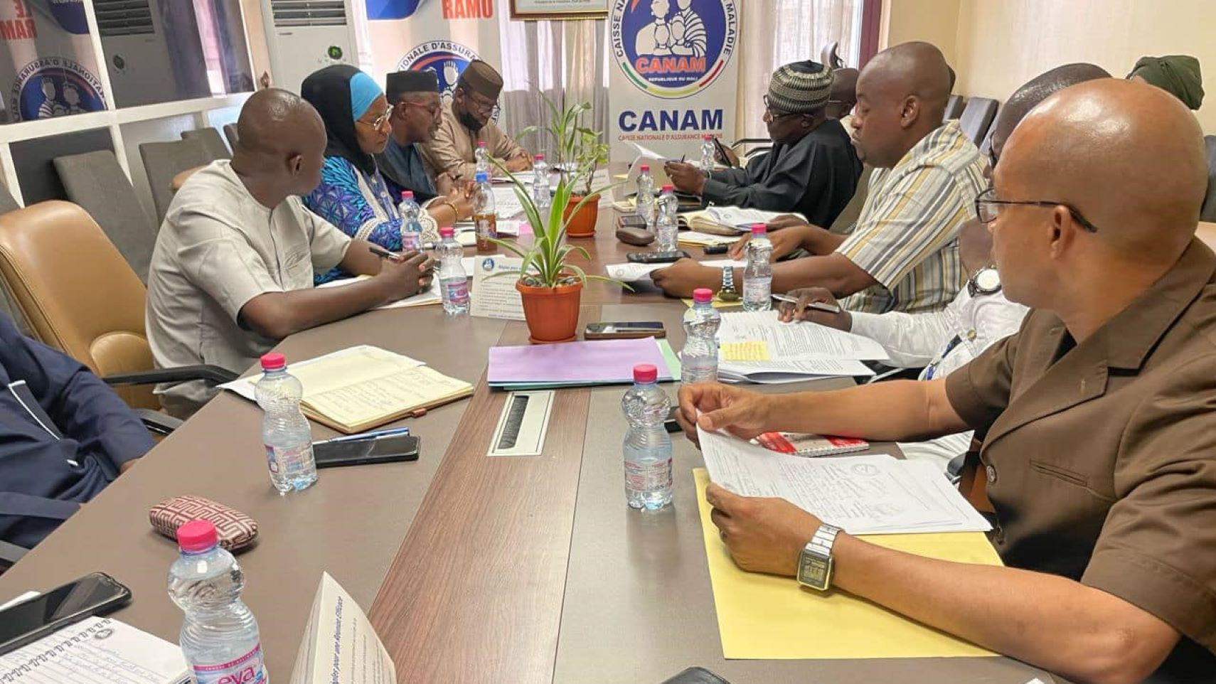 Un point central des débats a été l'examen minutieux de quarante-quatre (44) feuilles de soins et des factures soumises par les pharmacies à la CMSS pour remboursement. Parmi ces documents, 29 pièces ont suscité des soupçons de fraude.