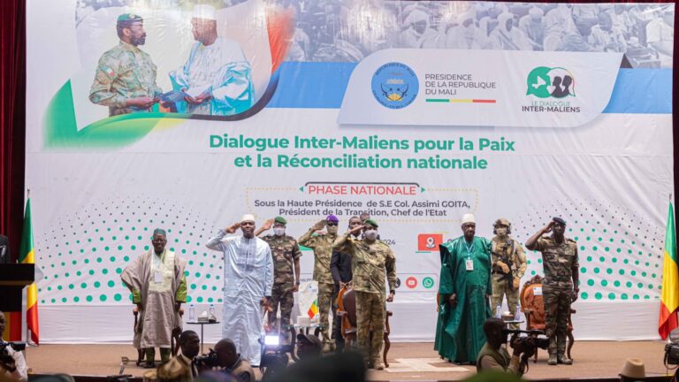 « Le Mali, naguère paisible, a dû affronter une crise complexe et des conflits exacerbés par des influences internes et externes. Mais, dans un sursaut de dignité, le peuple malien a repris son destin en main, illustré par la reprise de Kidal et d’autres territoires du nord », a déclaré le Président GOÏTA.
