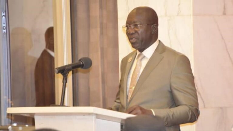 Selon le Secrétaire Général de l’UNTM, le dialogue social est crucial pour humaniser les relations de travail et parvenir à des consensus constructifs. C'est dans cette optique que le Pacte de Stabilité sociale et de Croissance a été conçu, avec pour objectif principal la construction d'une base solide pour le développement en garantissant la paix et la stabilité sociale. « Notre Pacte de Stabilité sociale et de Croissance est une rampe qui mènera le Mali à plus de prospérité pour tous si toutes les parties respectent les engagements », a soutenu M. Kaitilé.