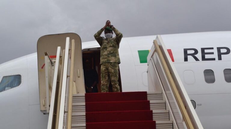 Au cours de cette visite d’amitié et de travail, le Président GOÏTA rencontrera son homologue burkinabè, le Capitaine Ibrahim TRAORÉ. Les deux Chefs d’État discuteront des questions d’intérêt commun, notamment le renforcement des relations de coopération dans les secteurs économique, sécuritaire et diplomatique.