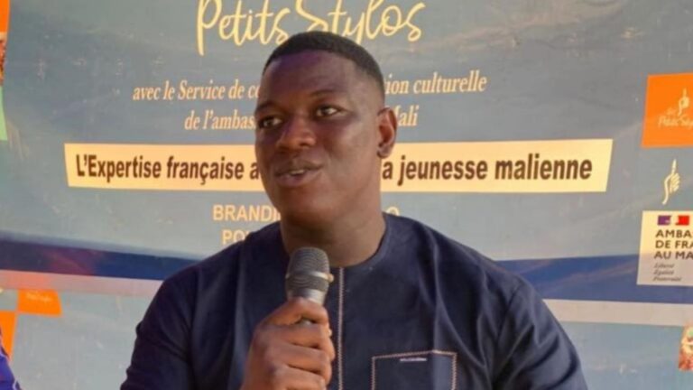 Cette conférence, à la fois instructive et interactive, a servi à Cheick Oumar Doumbia, un ‘’jeune remarquable, avec une expertise de pointe, axée sur une analyse fine sur les questions de l'inadéquation Formation-Emploi’’, d’inviter les jeunes à se battre pour ce en quoi ils croient, à agir comme s’ils ne peuvent pas échouer, et être disposés à apprendre, apprendre à résoudre des problèmes avec la volonté de faire le maximum, tout en n’étant pas partisan du moindre effort.