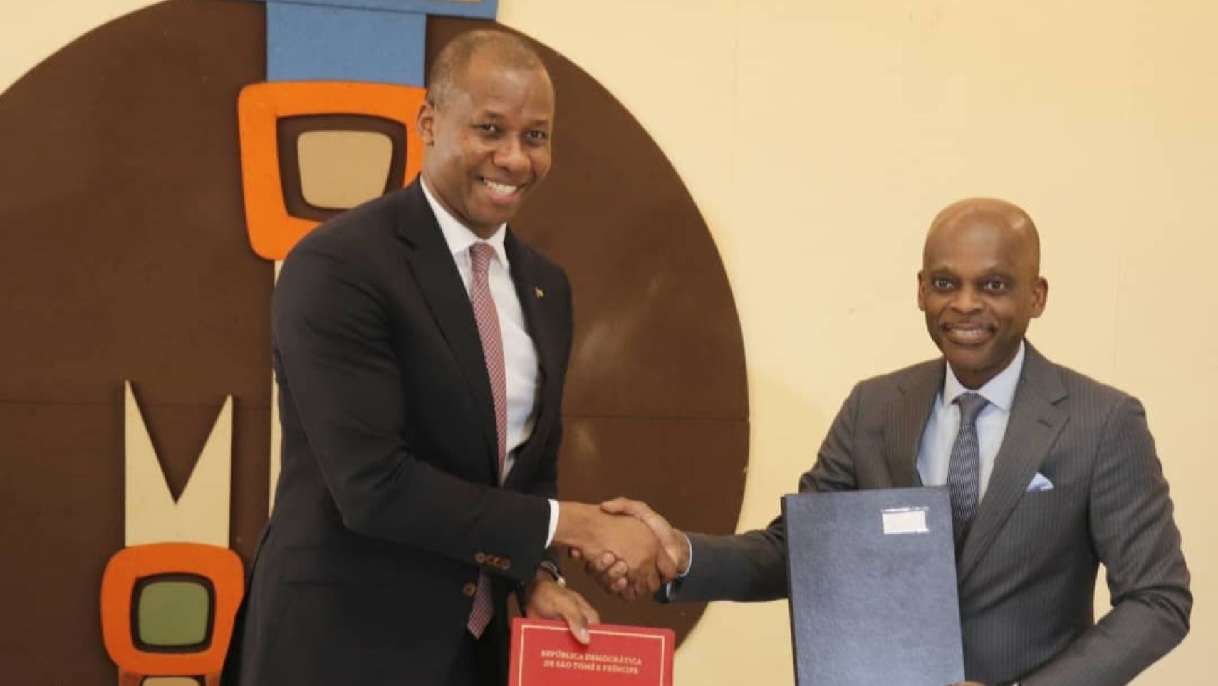 A travers l’accord signé ce jour, les titulaires de tous les types de passeports pourront voyager réciproquement dans les deux pays, sans visa pour des séjours n’excédant pas quatre-vingt-dix (90) jours.