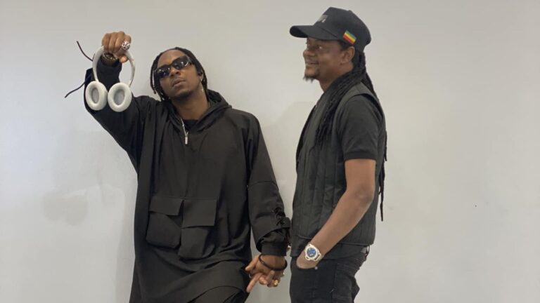 Sincèrement, on ne se connaissait pas du tout avant ce projet de l’UNICEF au Nigeria. Je partage avec vous l’anecdote ayant animé tout notre séjour NIGÉRIAN.