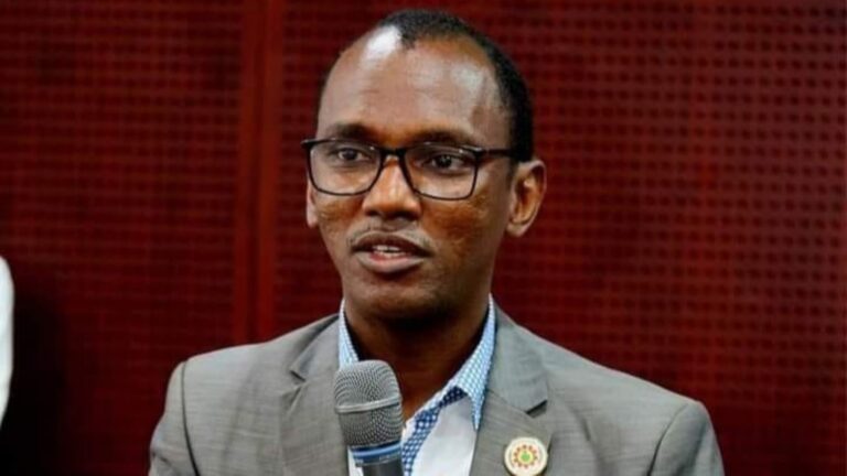 En conséquence, le mot d'ordre d'arrêt de travail est levé et nous invitons dès l'instant tous nos militants à reprendre le travail.