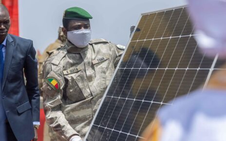 Cette nouvelle centrale solaire, après celles de Sanankoroba et de Safo, aura une capacité de 100 MW crête.