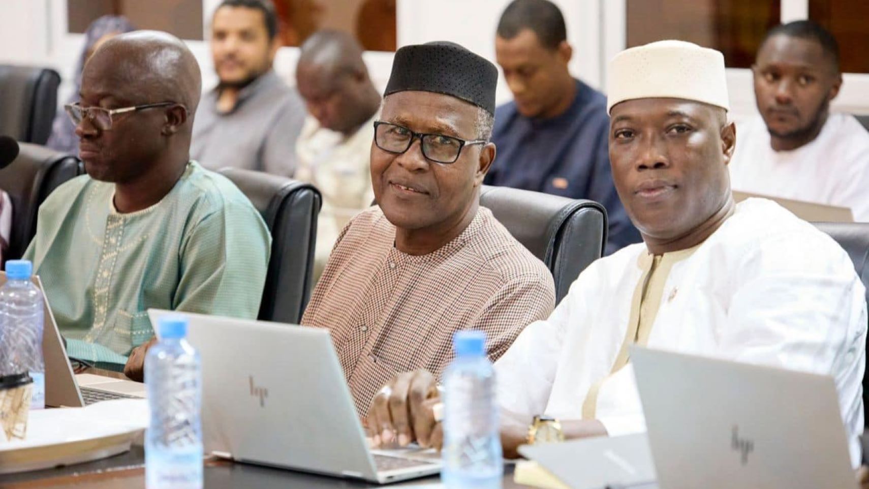 La digitalisation des moyens de paiement dans les services publics au Mali est un enjeu crucial pour l’amélioration de l’efficacité et de la transparence des transactions. Cependant, elle doit être mise en œuvre avec une attention particulière aux droits des citoyens en matière de protection des données. L’intervention de l’APDP vise à assurer cet équilibre délicat entre innovation technologique et respect des droits fondamentaux.