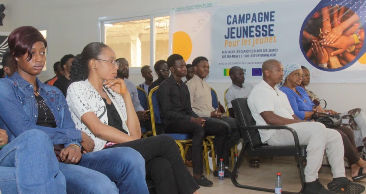 La troisième table ronde de la Campagne Jeunesse 2024, initiée par Les Petits Stylos Fondation, s'est tenue, ce mardi 30 juillet 2024, avec des intervenants de choix : Djouma Dramé Diallo, fondatrice d’Impact Santé, et Gabriel Alassane Traoré, Directeur fondateur d'Inexsia. Ces deux entrepreneurs accomplis ont partagé leurs parcours inspirants et leurs leçons tirées de leurs expériences avec un jeune public attentif.