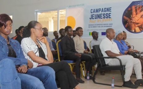 La troisième table ronde de la Campagne Jeunesse 2024, initiée par Les Petits Stylos Fondation, s'est tenue, ce mardi 30 juillet 2024, avec des intervenants de choix : Djouma Dramé Diallo, fondatrice d’Impact Santé, et Gabriel Alassane Traoré, Directeur fondateur d'Inexsia. Ces deux entrepreneurs accomplis ont partagé leurs parcours inspirants et leurs leçons tirées de leurs expériences avec un jeune public attentif.