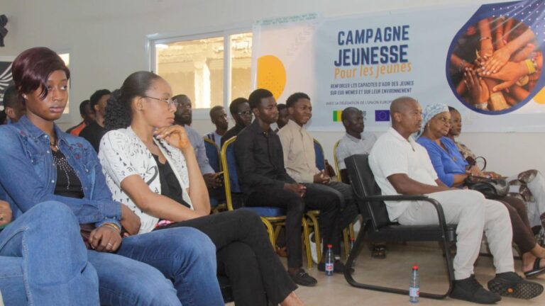 La troisième table ronde de la Campagne Jeunesse 2024, initiée par Les Petits Stylos Fondation, s'est tenue, ce mardi 30 juillet 2024, avec des intervenants de choix : Djouma Dramé Diallo, fondatrice d’Impact Santé, et Gabriel Alassane Traoré, Directeur fondateur d'Inexsia. Ces deux entrepreneurs accomplis ont partagé leurs parcours inspirants et leurs leçons tirées de leurs expériences avec un jeune public attentif.