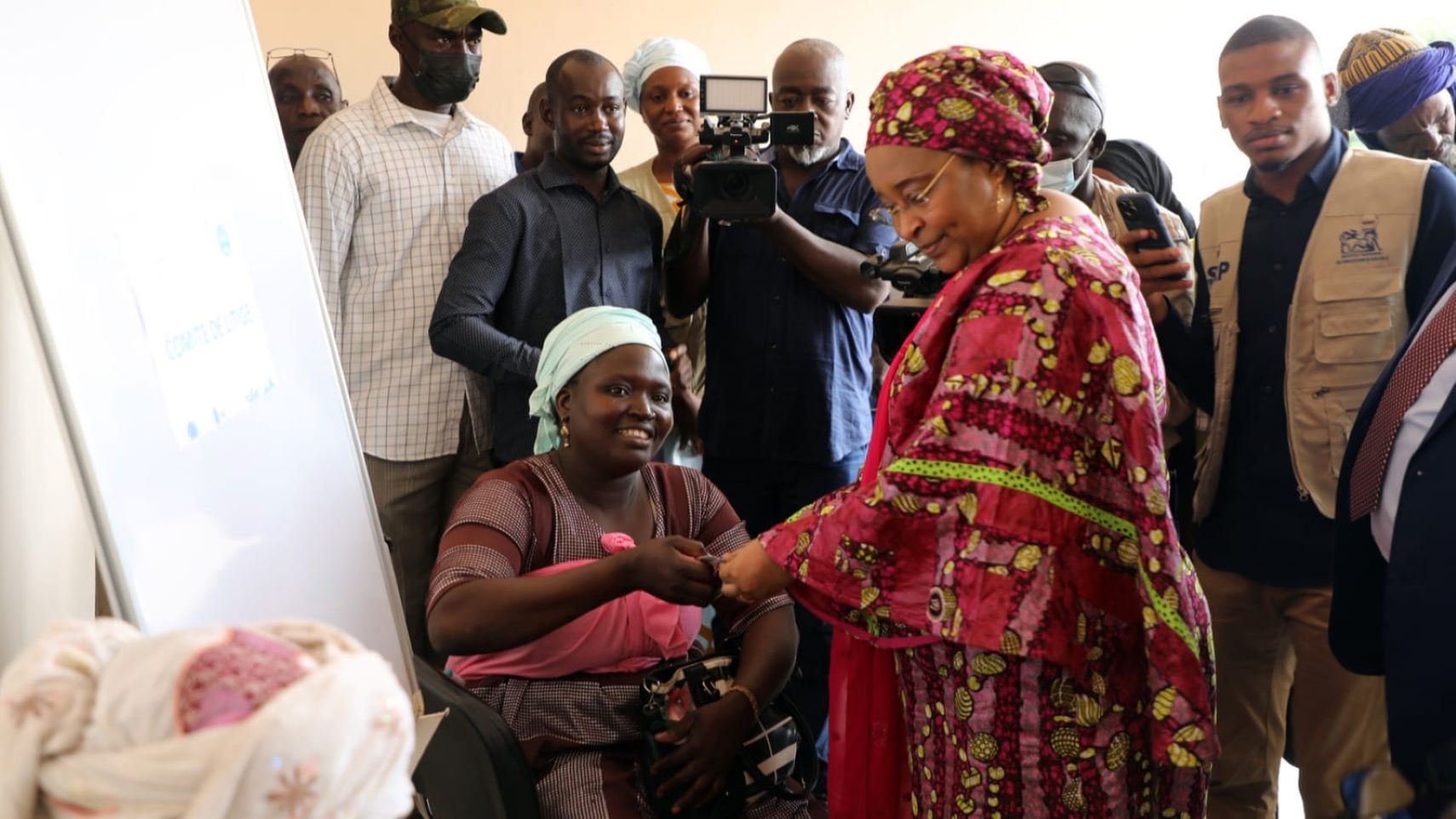 Le but de cette descente sur le terrain était d'illustrer, les propos du chef de département de la Santé et du Développement Social par des supports visuels et des exemples concrets de digitalisation à travers le paiement mobile des pensions et des prestations ainsi que le recensement des données et des personnes.